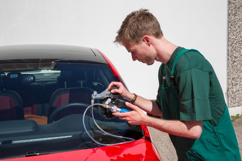 Seven Good Reasons to Repair, Not Replace Your Windscreen myWindscreen